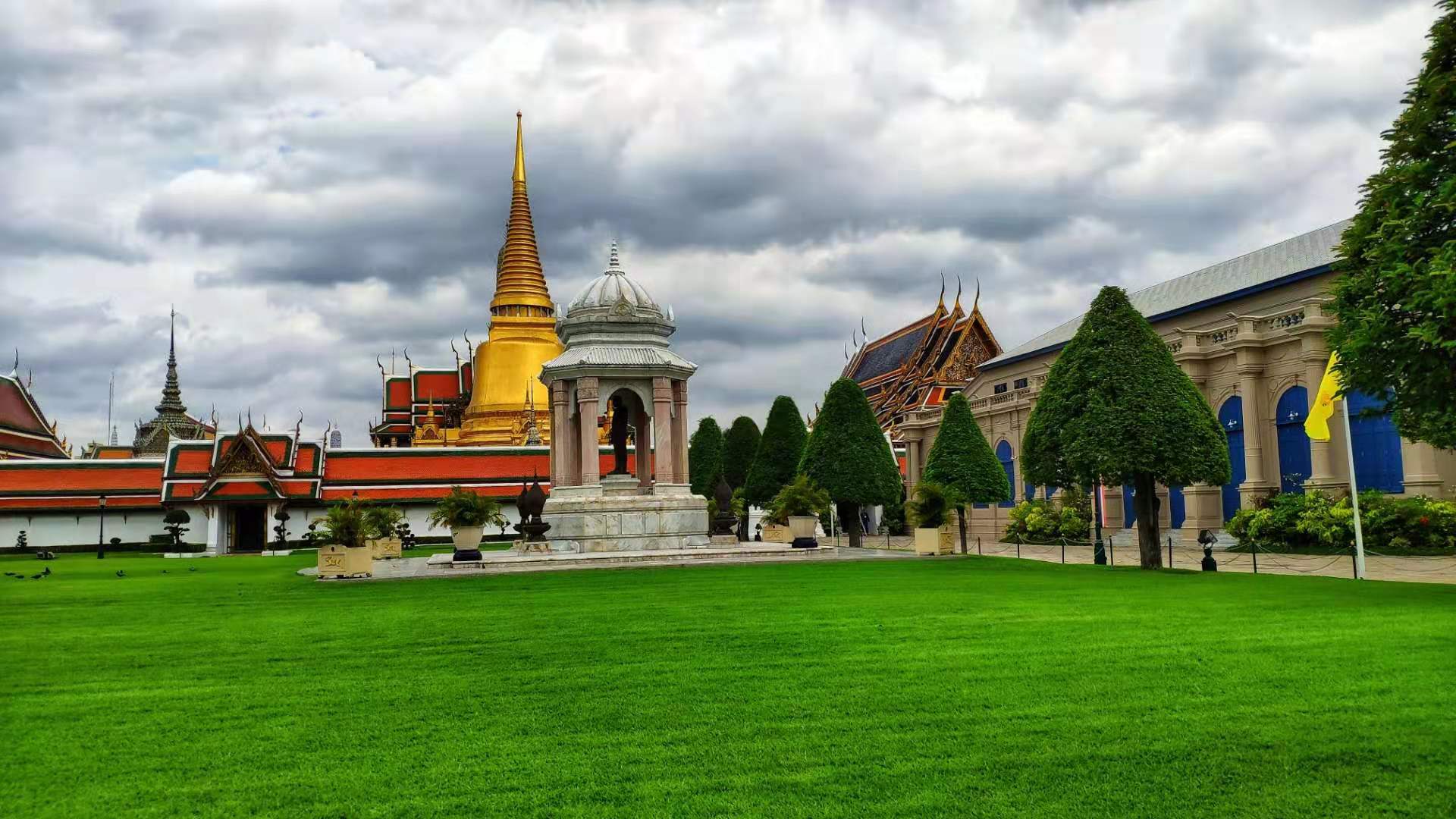 The Grand Palace - in.jpg